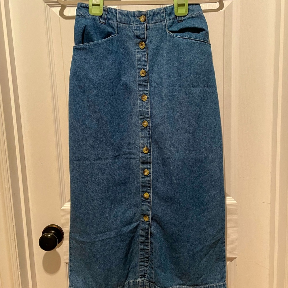 Size 10 denim button down front skirt.